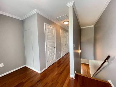 Main picture of 102-106 N Maple St