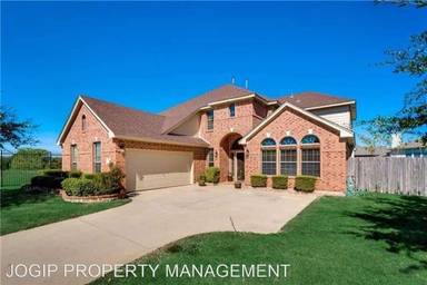 Main picture of 903 Fieldstone Dr