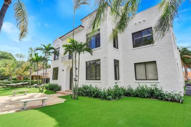 Main picture of 1656 Polk St