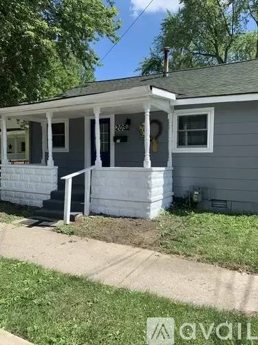 Main picture of 205 Owen St