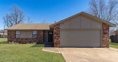 Main picture of 1131 N Hickory Dr