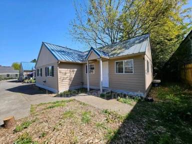 Main picture of 4553 NE 105th Ave