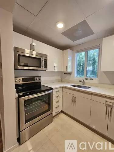 Main picture of 928 Bird Rd