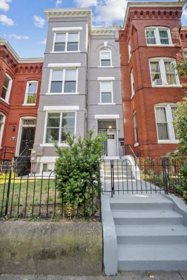 Main picture of 26 New York Ave NW