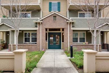 Main picture of 1037 Scotia Ter