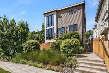 Main picture of 215 24th Ave E