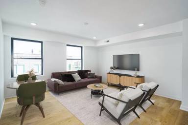 Main picture of 640 Moore St