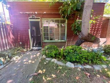Main picture of 115 E 4th St
