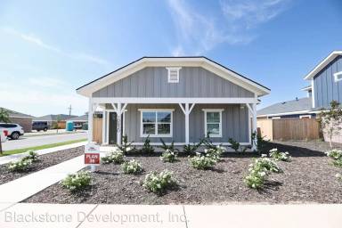 Main picture of 10930 Norwich Ave