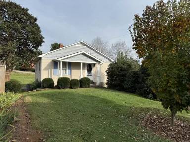 Main picture of 509 1/2 F St