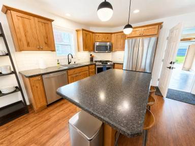 Main picture of 5313 Golden Hollow Rd