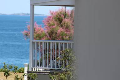 Main picture of 10 Cliff Ave