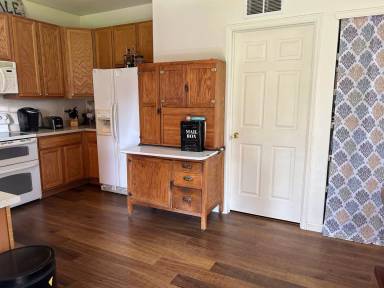Main picture of 1382 N Stratton Ave