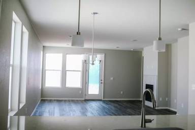 Main picture of 777 N Vandriver Way