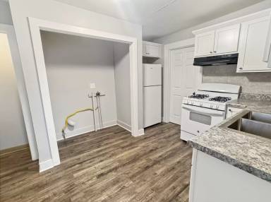 Main picture of 1003 Logan St SE