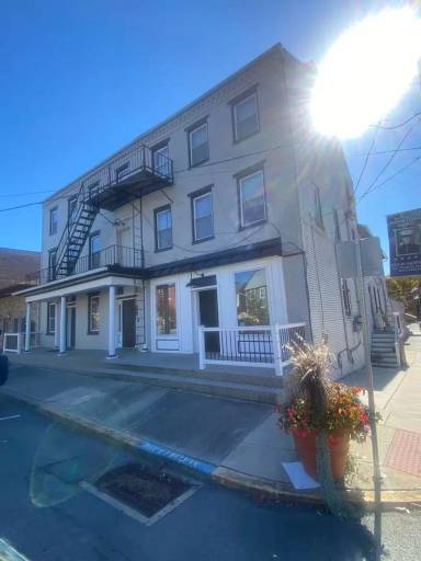 Main picture of 169 W Market St