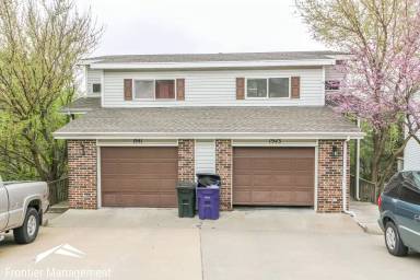 Main picture of 1900 Crescent Dr
