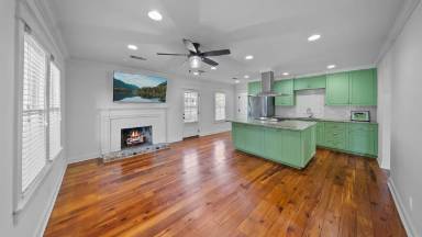 Main picture of 635 Hebert St