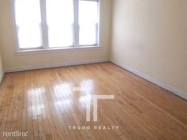 Main picture of 646 W Roscoe St