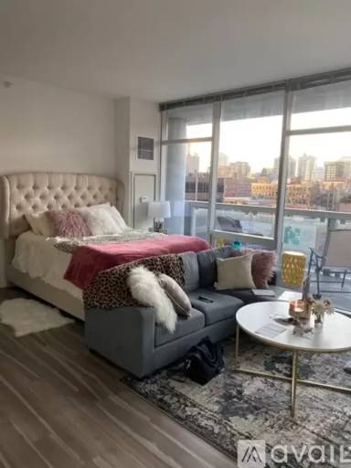 Main picture of 800 N La Salle Dr
