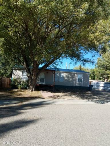 Main picture of 300 W Cedar Ave