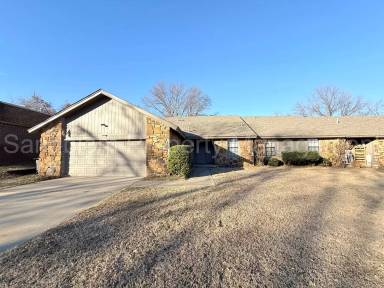Main picture of 6525 E 90th St