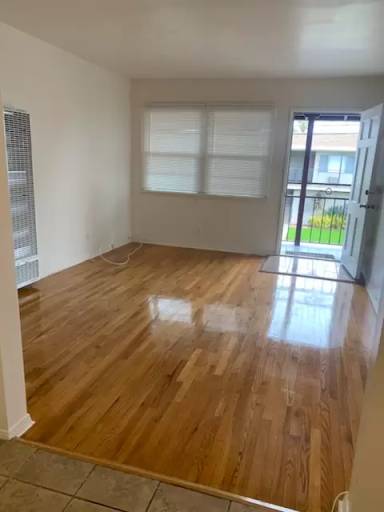 Main picture of 1115 S Olive Ave
