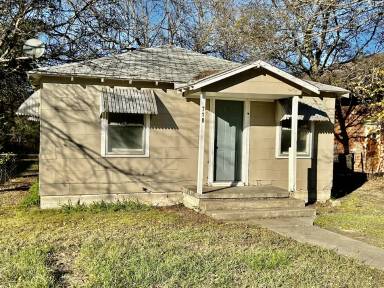 Main picture of 710-14 W 15th St