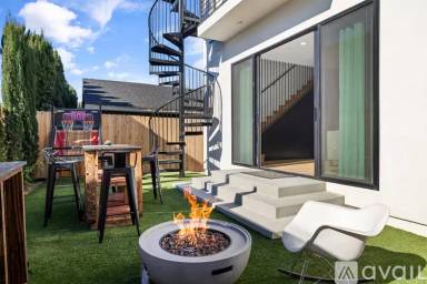 Main picture of 1916 W Court St