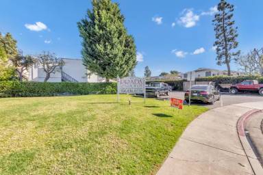 Main picture of 2621 Harbor Blvd