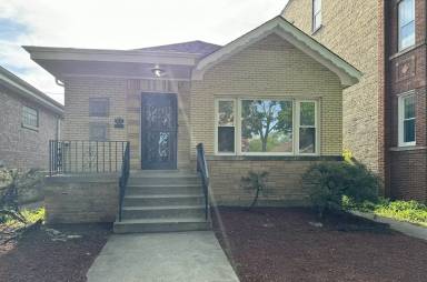 Main picture of 8132 S Kingston Ave