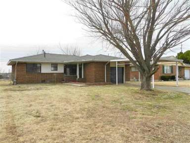 Main picture of 52 SW 45th St