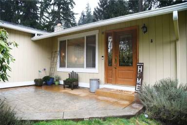 Main picture of 1008 211th Pl NE