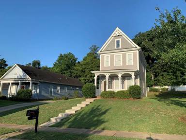 Main picture of 3206 Hiram St