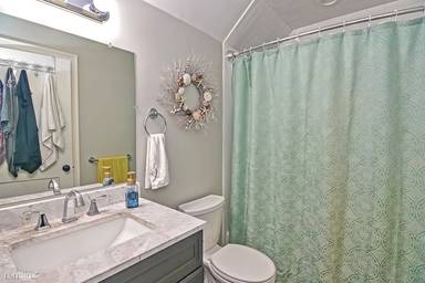 Main picture of 295 Willard St