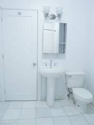 Main picture of 230 E 80th St
