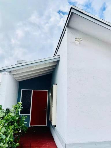 Main picture of 11010 SW 142nd Pl
