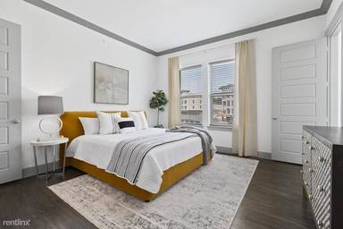 Main picture of 1747 S WW White Rd