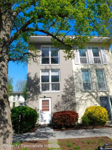 Main picture of 722 3rd St SW