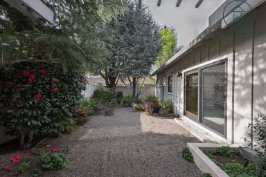 Main picture of 9563 Oak Ct