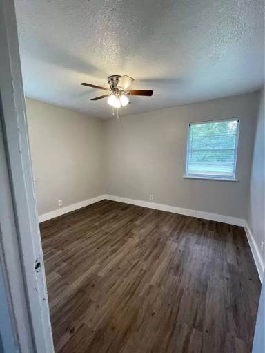 Main picture of 1205 Sunset Dr