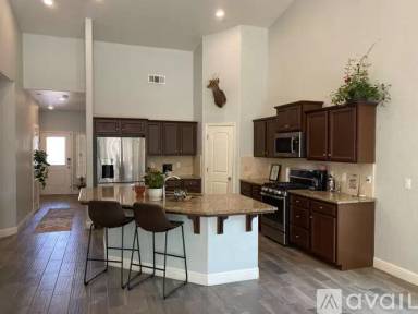 Main picture of 1215 N Taylor Ave