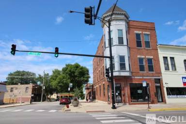 Main picture of 7044 N Clark St