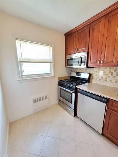 Main picture of 215 S Broadway