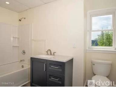Main picture of 290 2nd Ave