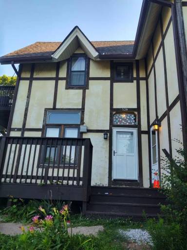 Main picture of 528 W 6th St