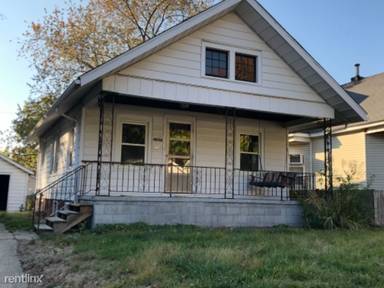 Main picture of 2325 S 10th St