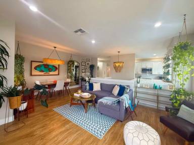 Main picture of 4937 Brighton Ave