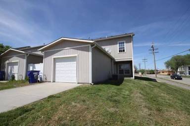 Main picture of 133 E 7th St