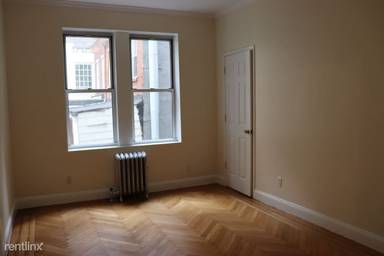 Main picture of 117 W 13th St